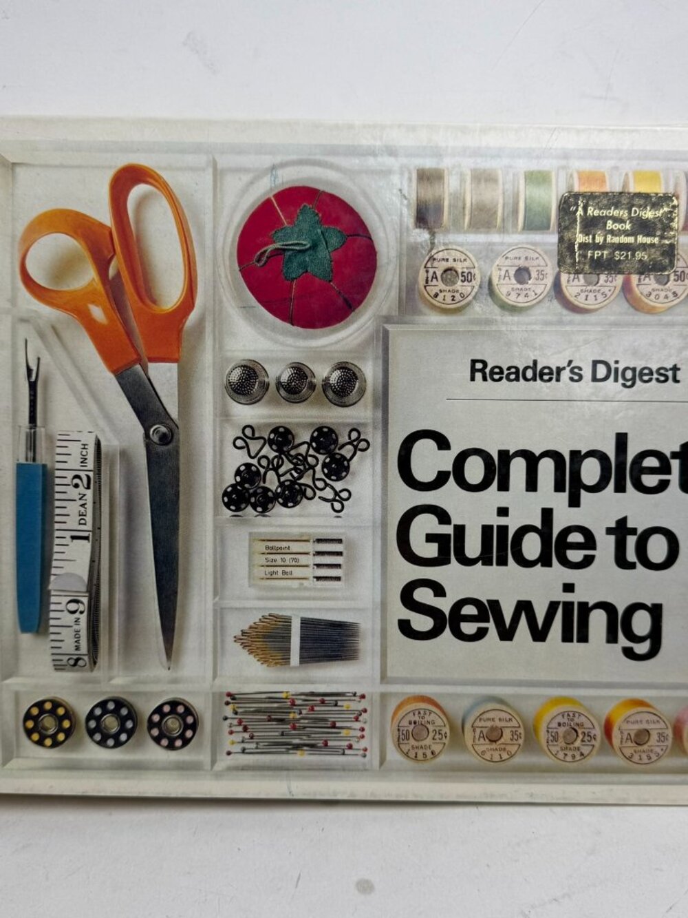 Readers Digest Complete Guide to Sewing Hardcover Illustrated ISBN 0895770261